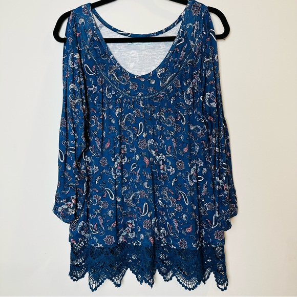 Maurices Tops - Maurices Women's XL Blue Paisley Floral Knit Top w/ Lace Trim Open Sleeves.A123